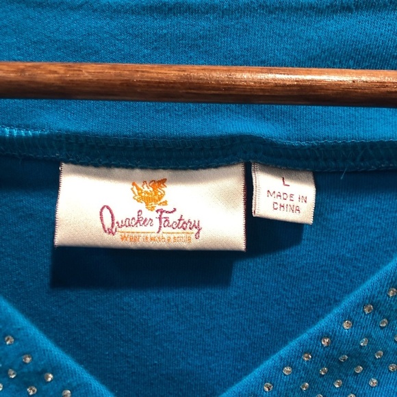 Quacker factory Large Blue V-Neck Blouse S/S Embellished. - Picture 4 of 5